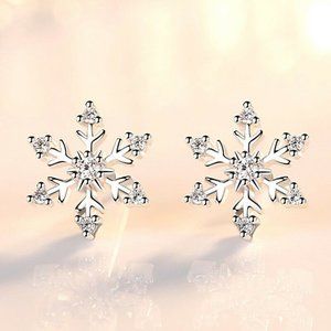 Delightful Holiday 925 Silver Diamond Snowflake Stud Earrings